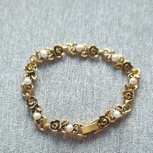Goldtone Rose and Faux Pearl Bracelet 7 Inch